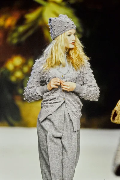 Look 30